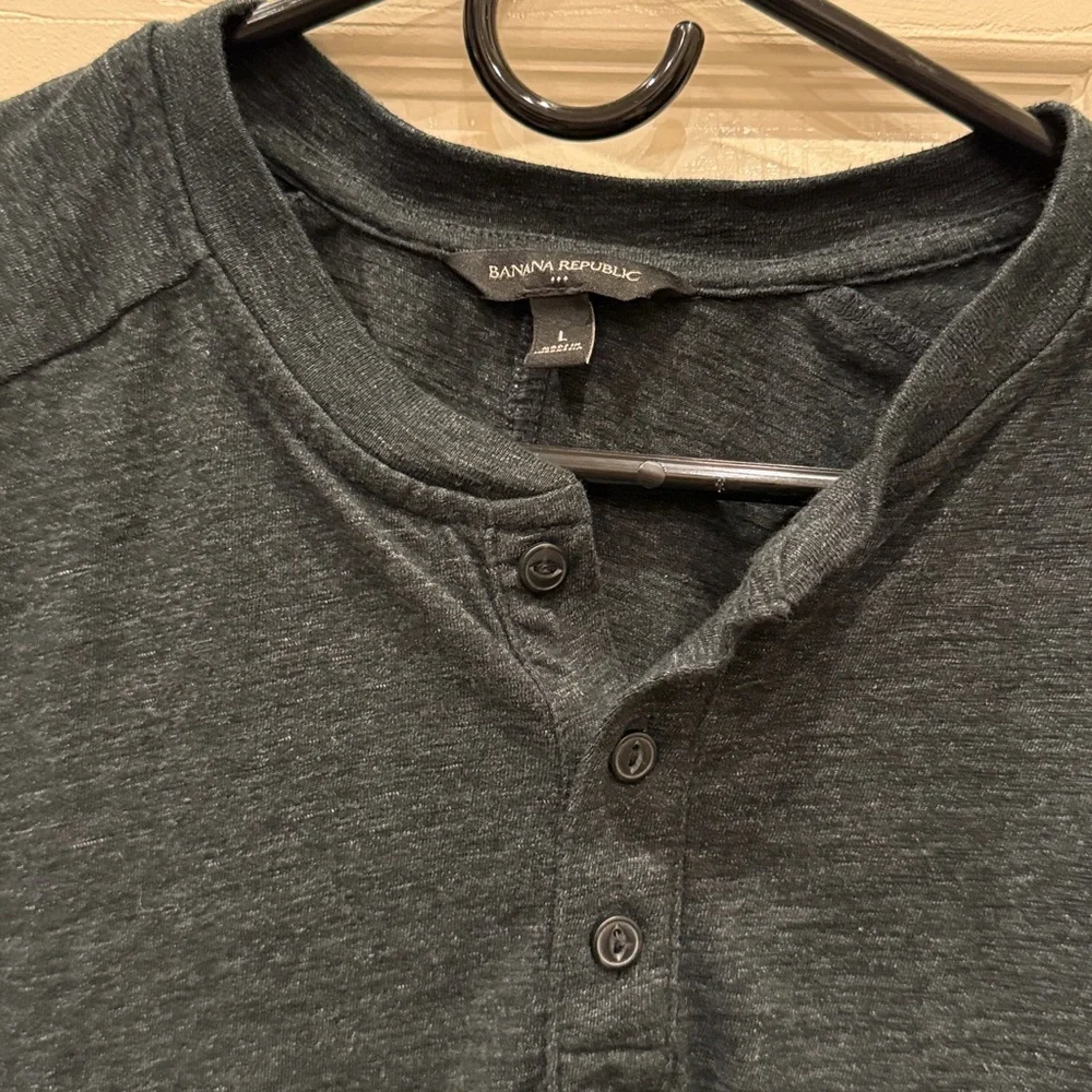 Banana Republic Men's charcoal Henley t-Shirt. Size large